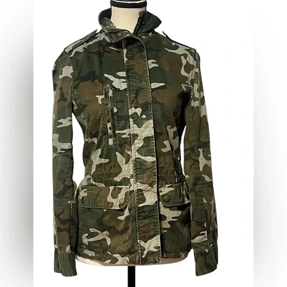 Love Tree Women’s size smalll camo zip up jacket - Picture 3 of 14